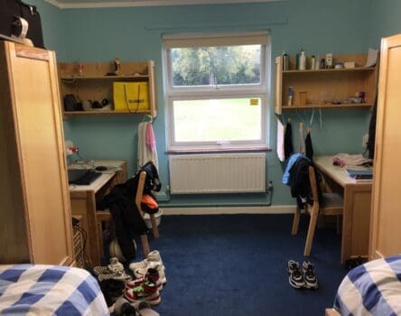 Habitación doble de un boarding school en Reino Unido