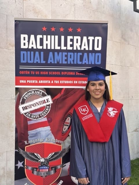 Alumna en la graduación 2024 de bachillerato