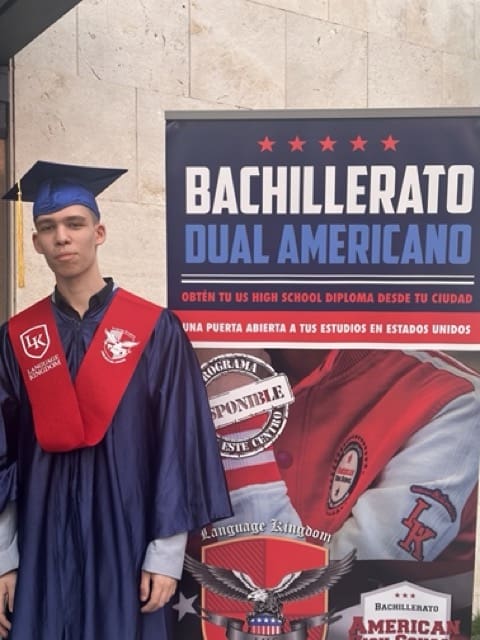Alumno de bachillerato dual en su graduación
