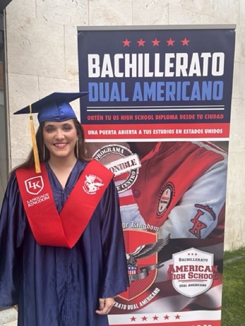 Estudiante de BDA en su graduación 2024 con LK