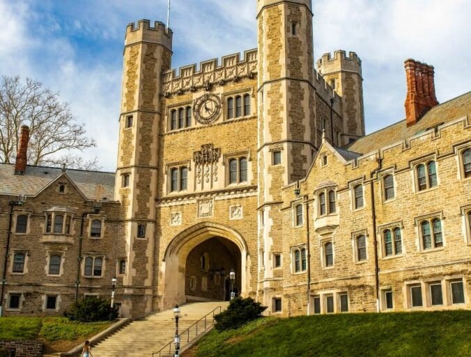 Fachada de la Universidad de Princeton