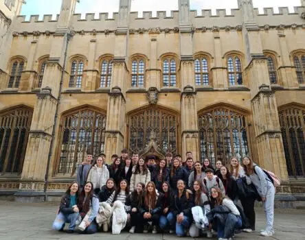 Estudiantes de LK posando en un ministay en Oxford