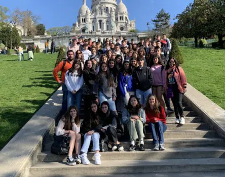 Alumnos de instituto visitando Francia con un ministay