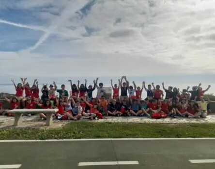 Grupo escolar pasando unos días en un campamento en Galicia