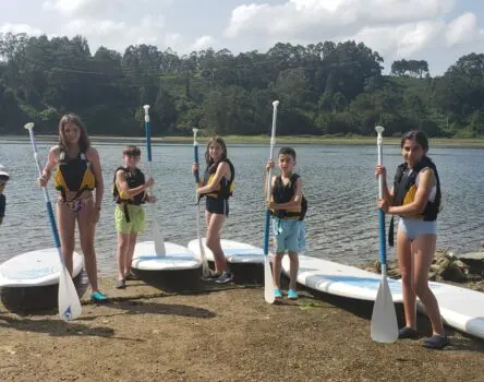 Preparados para salir a practicar paddel surf