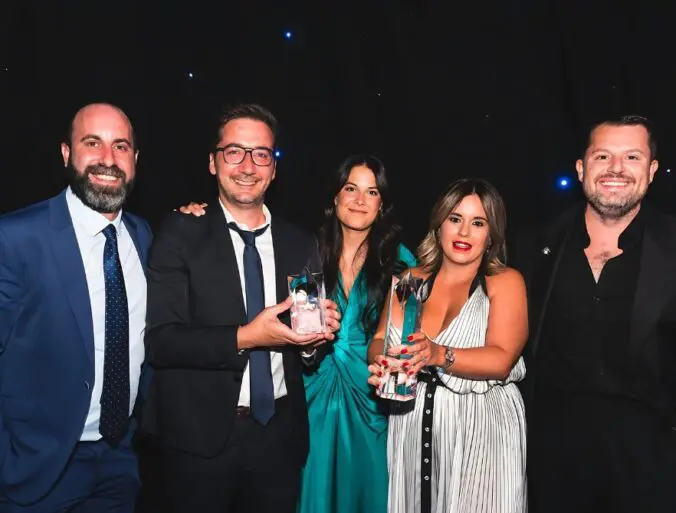 Miembros del equipo LK preparados para la gala de los ST Star Awards