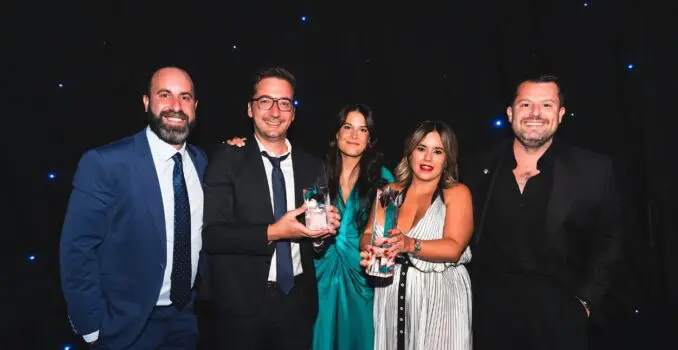 Miembros del equipo LK preparados para la gala de los ST Star Awards