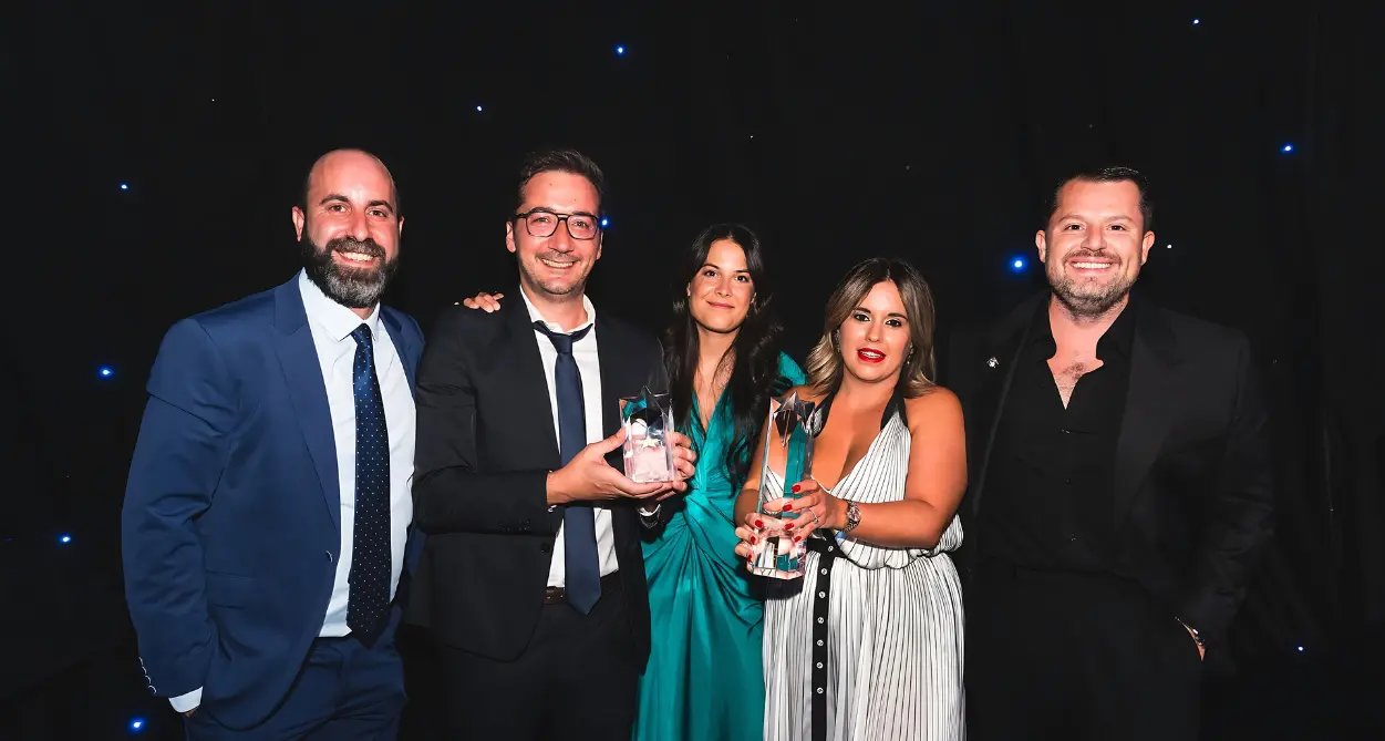 Miembros del equipo LK preparados para la gala de los ST Star Awards