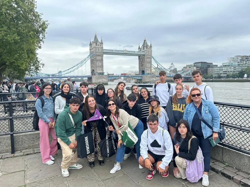 Estudiantes de excursión en Londres como parte de su viaje de fin de curso