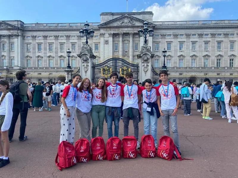 Foto grupal de un viaje de verano