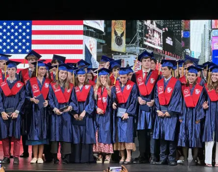 Foto de grupo de la graduación 2024 de bachillerato dual