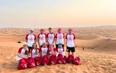 Jovenes de Language Kingdom en de safari por el desierto en Dubái