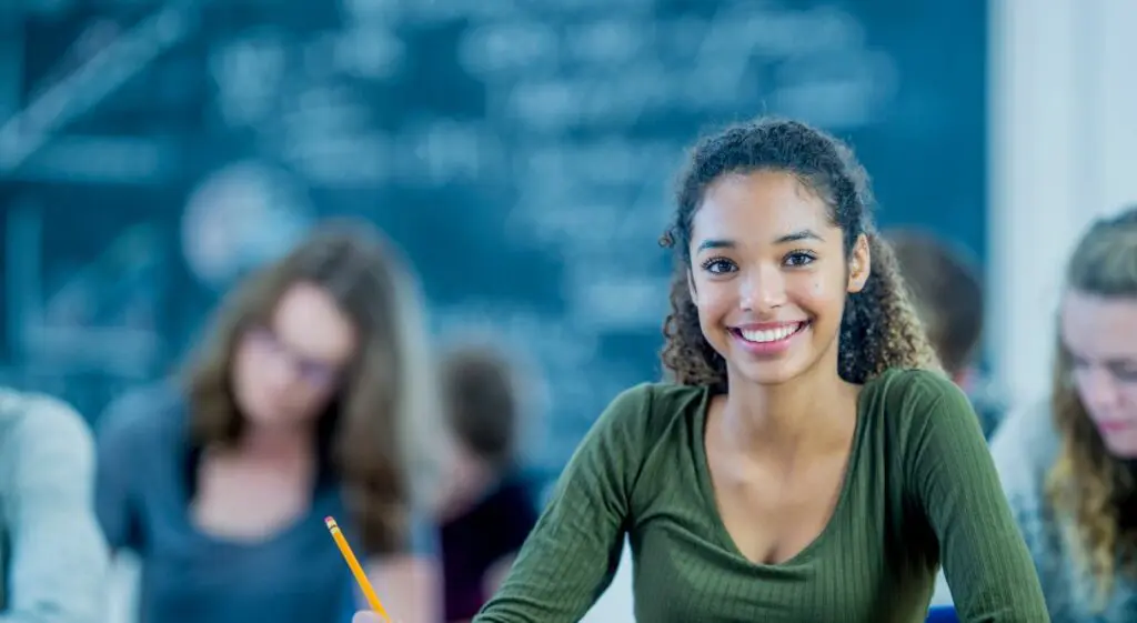 Alumna preparada para un examen