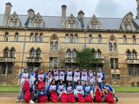 Foto oficial de un grupo de estudiantes LK de ministay en Oxford