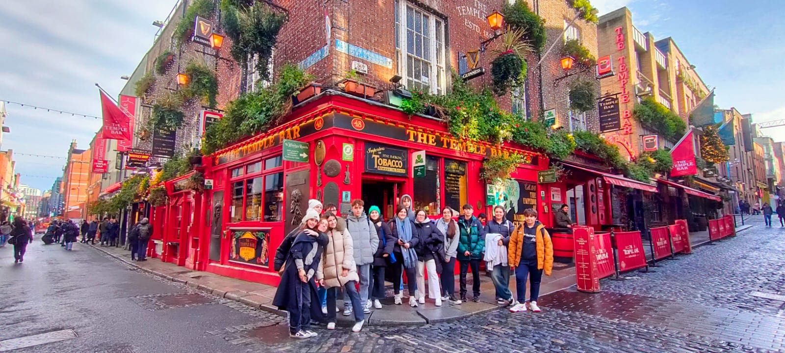 Viaje escolar a Irlanda visitando un enclave icónico