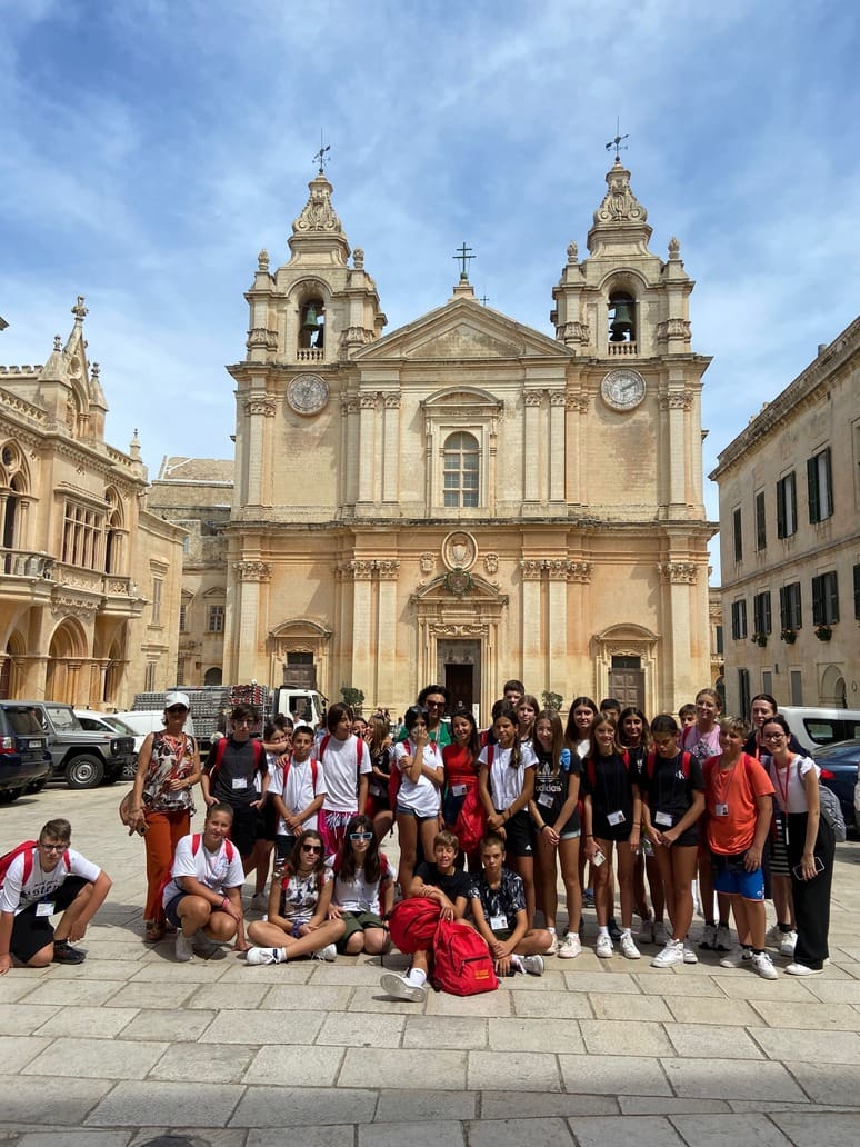 Grupo de estudiantes que han viajado a Malta juntos