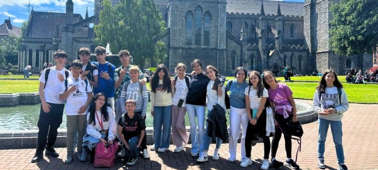 Estudiantes en Dublín de un grupo escolar de ministay