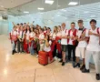 Chicos expectantes antes de su salida para pasar un curso en el extranjero